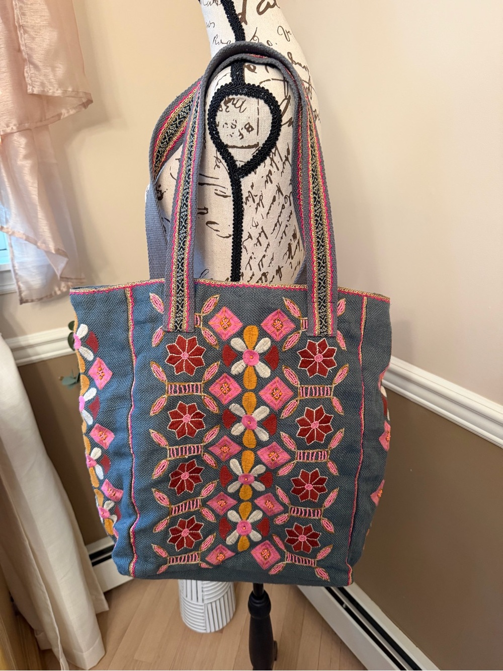 Chloe & Lex Embroidered Boho Tote Bag Floral Market Shoulder Bag NWOT